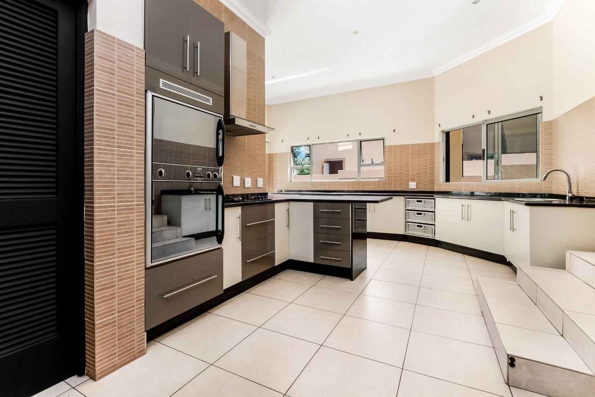 4 Bedroom House for Sale in Dainfern - Photo 3