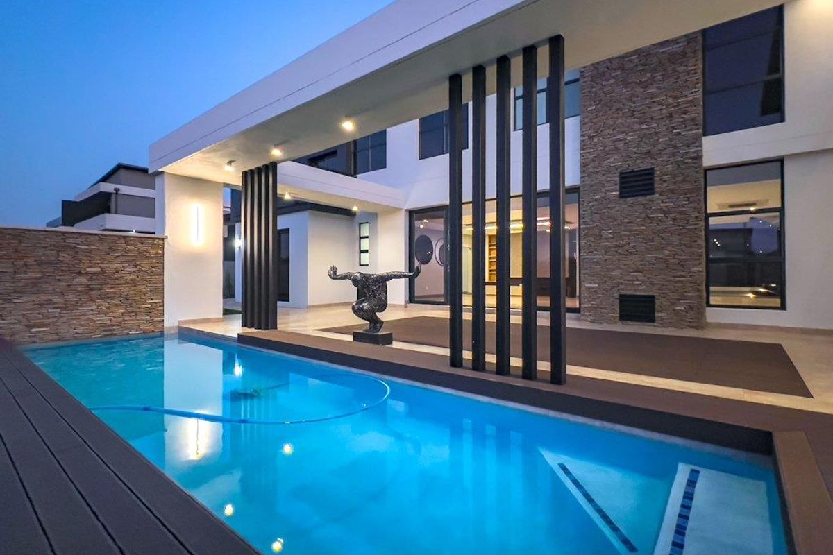 Modern Automated Mansion in Midstream Heights – Where Cutting-Edge Technology Meets Timeless Luxury - Photo 2