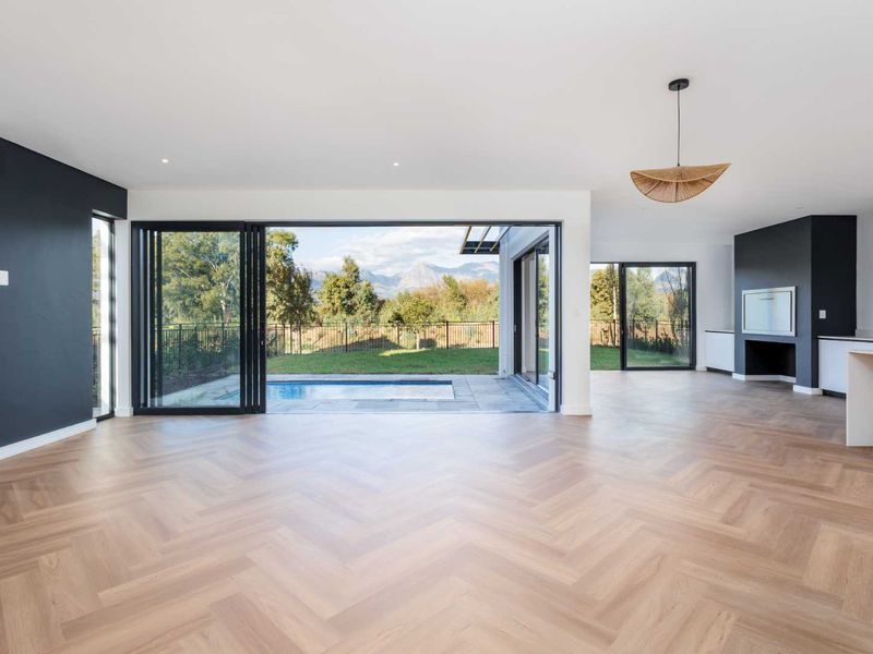 Turnkey Luxurious Four-Bedroom Home in Paarl Valleij Lifestyle Estate & Farm - Photo 3