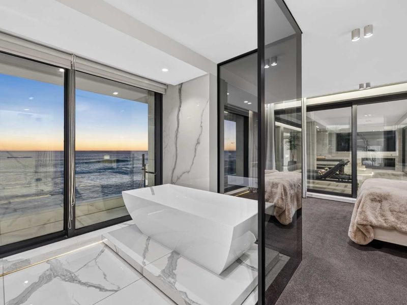 Exceptional Oceanfront Penthouse in Bantry Bay - Photo 9