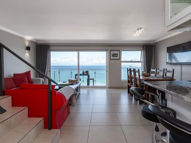 5 Bedrooms  2,5 bathrooms 1 garage, 20m to beach Sea Views - Photo 4