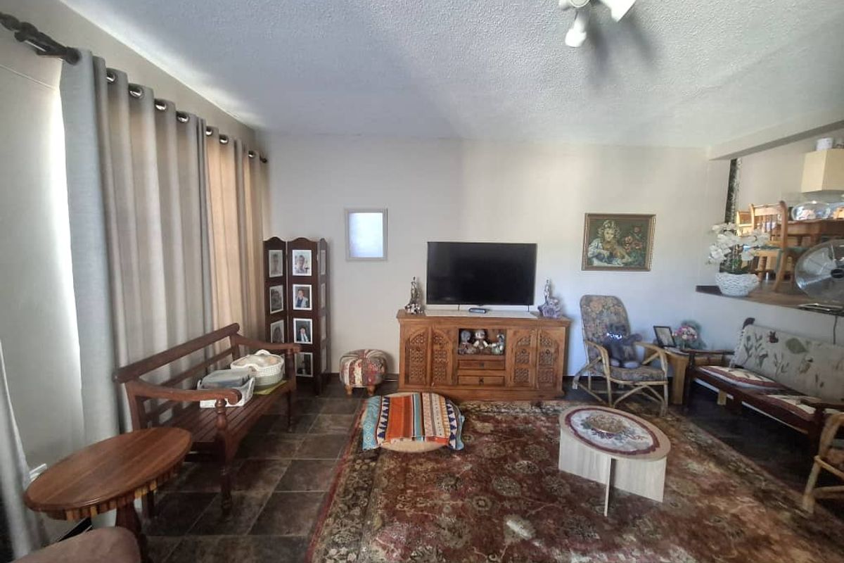 3 BEDROOM UNIT IN POPULAR COMPLEX IN KLEINE KUPPE - Photo 3