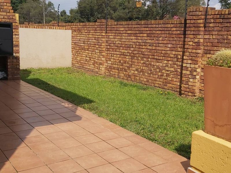 Duplex Townhouse For Sale - Photo 4