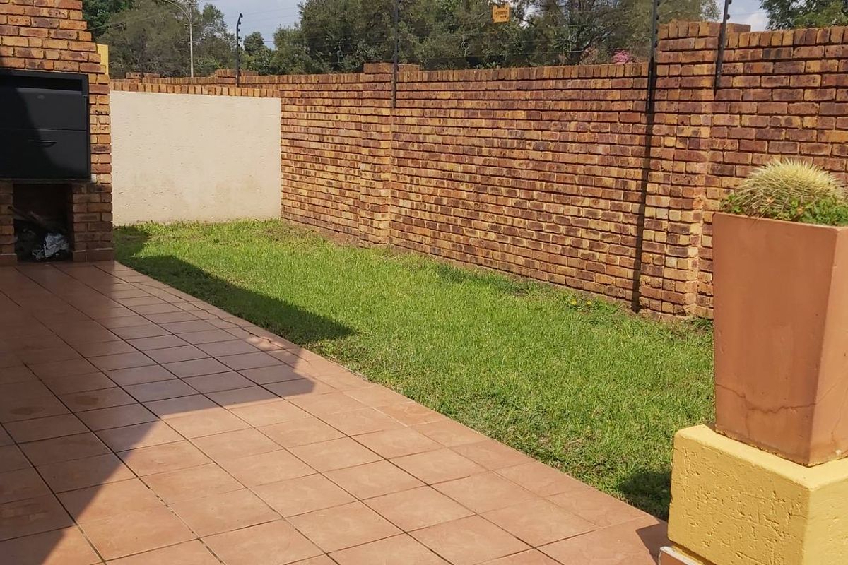 Duplex Townhouse For Sale - Photo 4