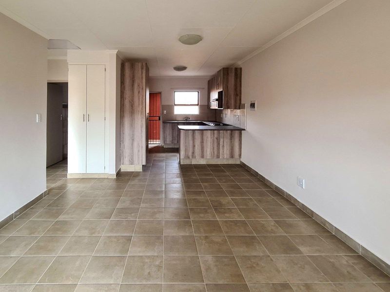 Perfect First Floor 2Bedroom lockup and go! - Photo 5
