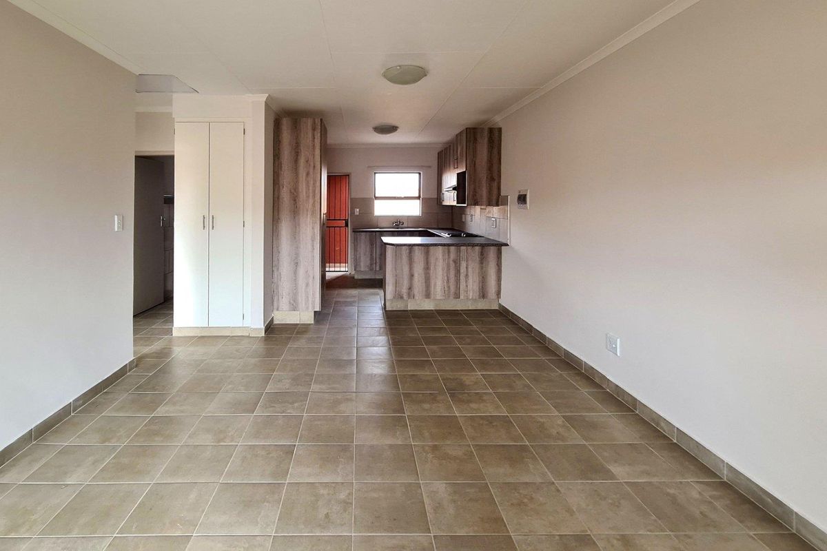 Perfect First Floor 2Bedroom lockup and go! - Photo 5