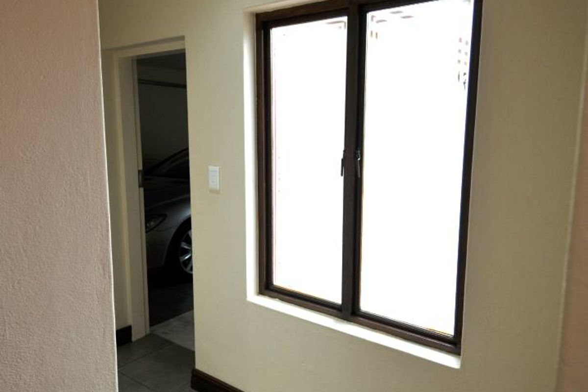 A Prime Rental in Willow Acres Estate - Photo 5