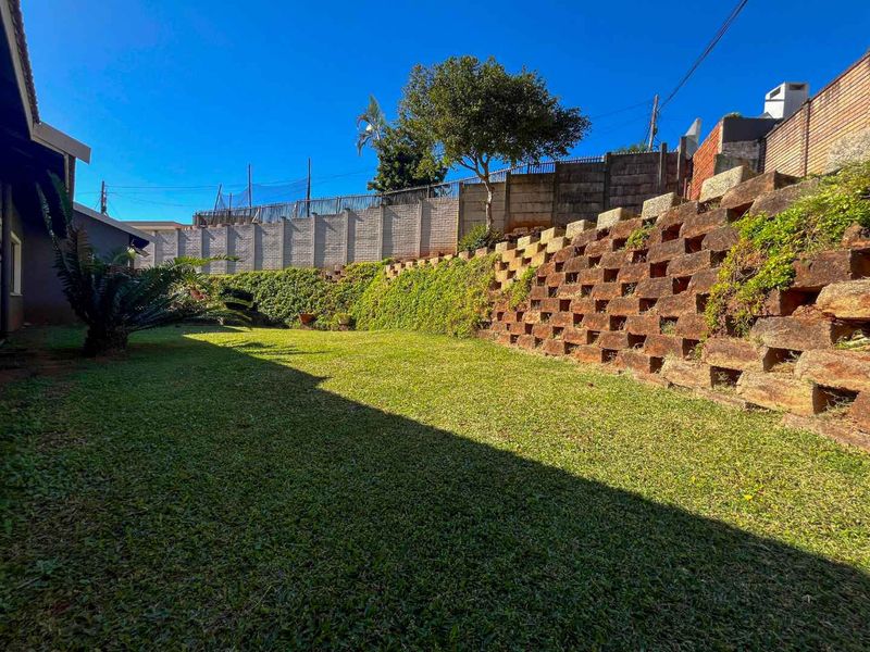 Spacious 4 bedroom home in a prime location. - Photo 9