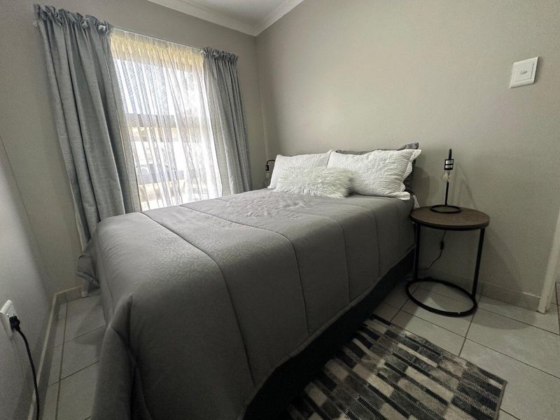 A Charming 2Bedroom Townhouse to Rent in Chessington Complex in Dawn Park - Photo 4