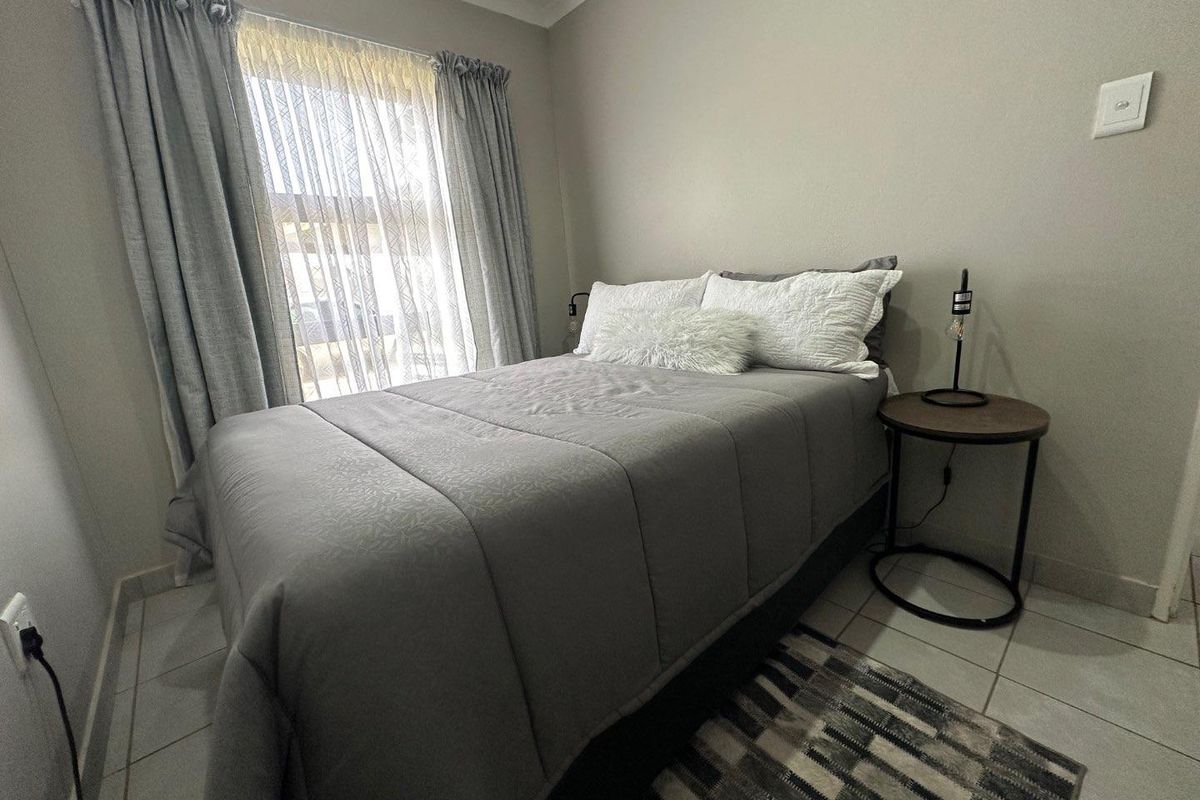 A Charming 2Bedroom Townhouse to Rent in Chessington Complex in Dawn Park - Photo 4