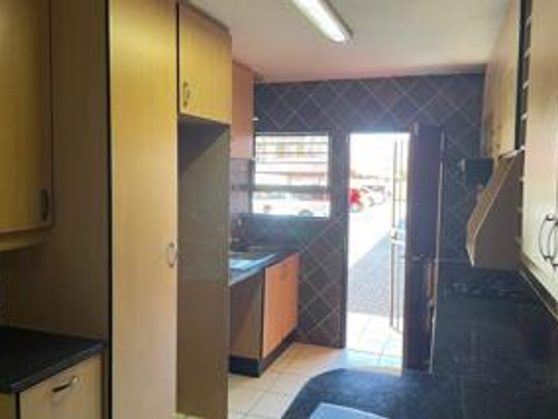 Modern 2 Bedroom Ground floor Unit for Sale! - Photo 8