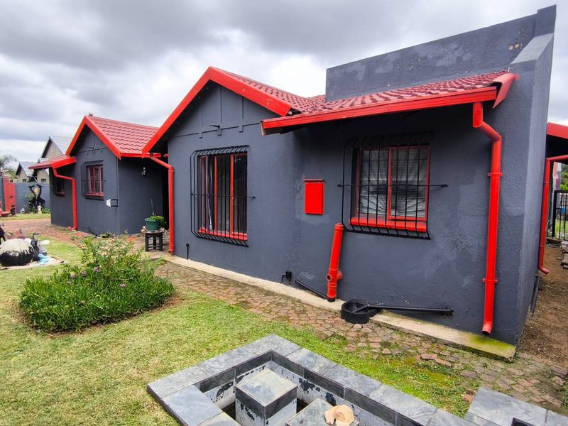 Space Galore! - Photo 3