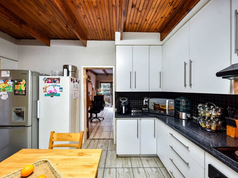 Three bedroom home with enormous one bedroom flat that is wheelchair friendly - Erasmusrand - Photo 7