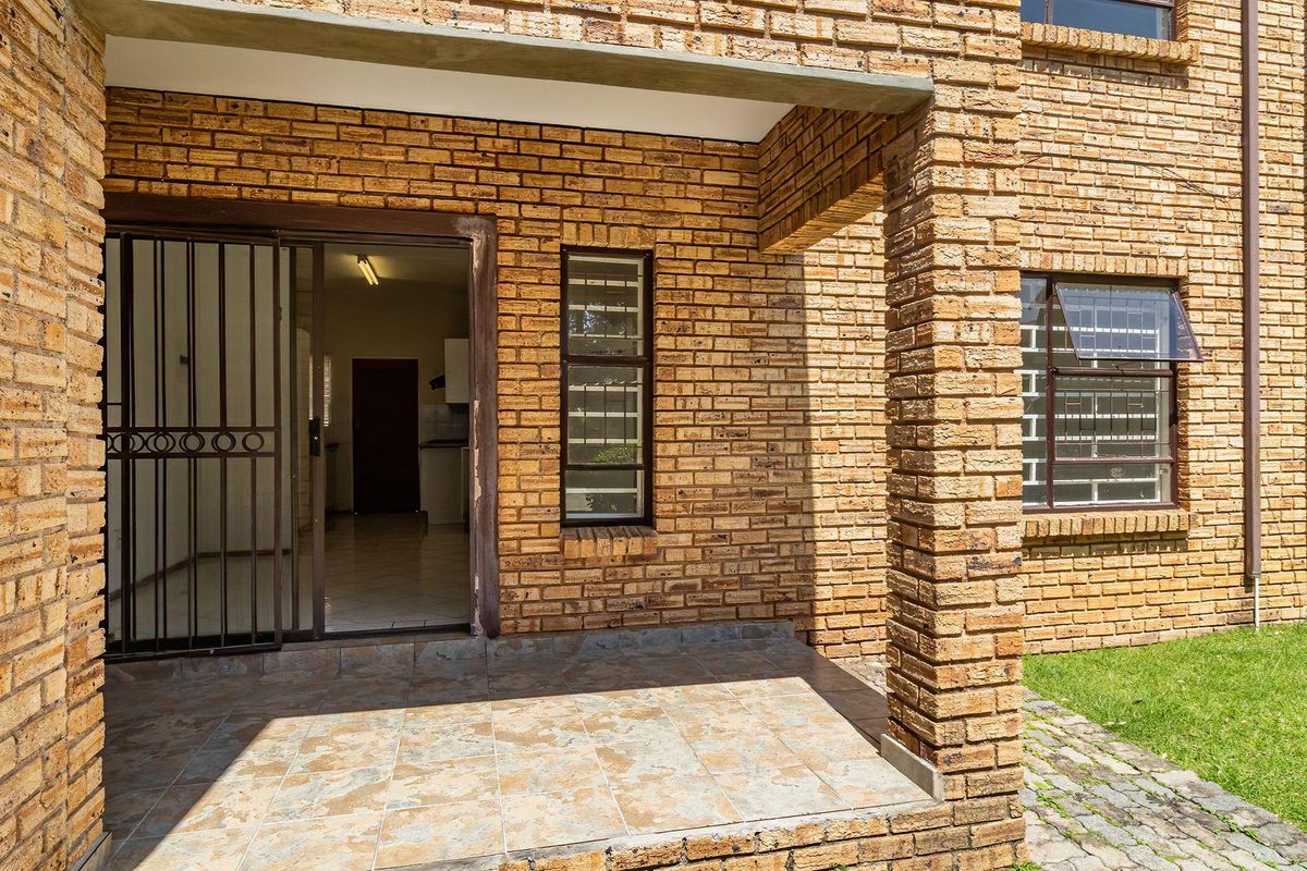 2 Bedroom Townhouse to Rent in Blackheath - Photo 5