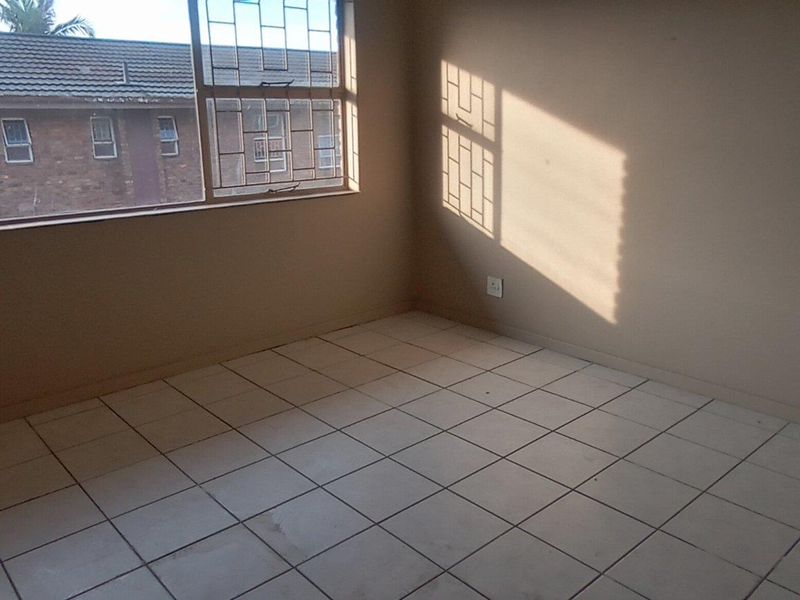 "Helloise 3-Bed: Perfect Location Near Everything You Need!" - Photo 9