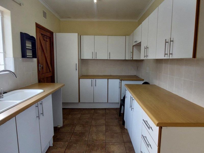 Charming 3-Bedroom Home with Separate Flatlet for Sale in Port Alfred - Photo 9