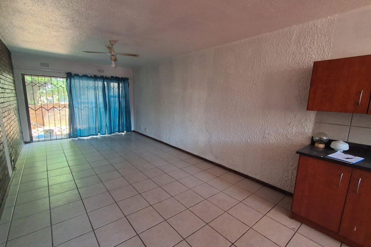 PET FRIENDLY, PRIVATE GARDEN DOWNSTAIRS UNIT - VILLA MOURA - Photo 5