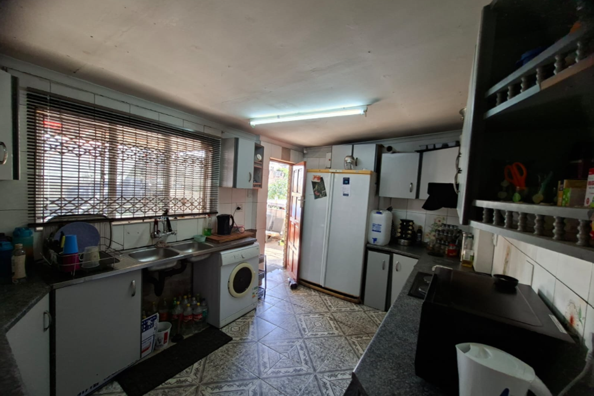 5 Bedroom home for sale Phoenix - Photo 3