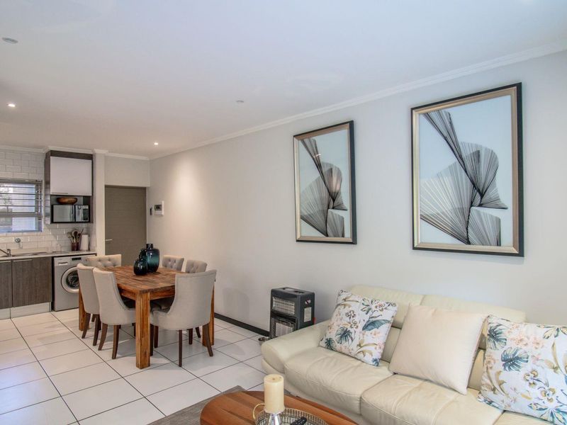 Gorgeous 2 Bed 1 Bath Garden Apartment For Sale in Lonehill - Photo 9