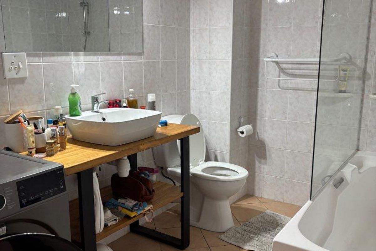 6 Bedroom Unit in Town Central - Photo 4