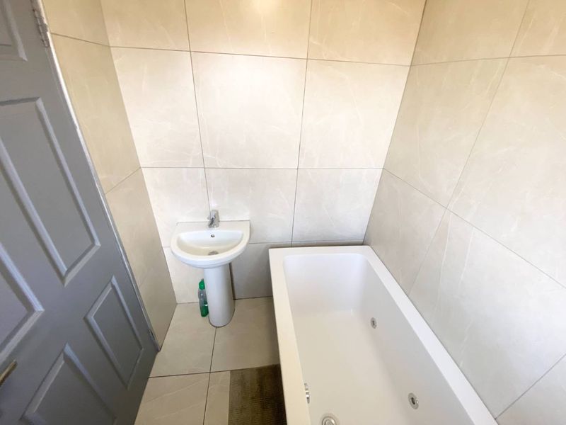 Modern Family Living On Spacious Stand In Daveyton - Photo 7