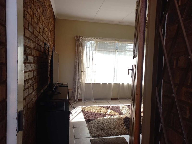 Month-to-month rental contract! 2 bedroom apartment - Photo 2