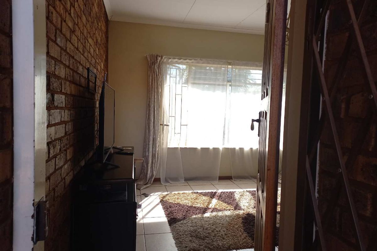 Month-to-month rental contract! 2 bedroom apartment - Photo 2