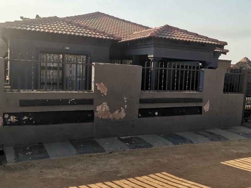 3 bedrooms house for sale in Soshanguve V - Photo 2