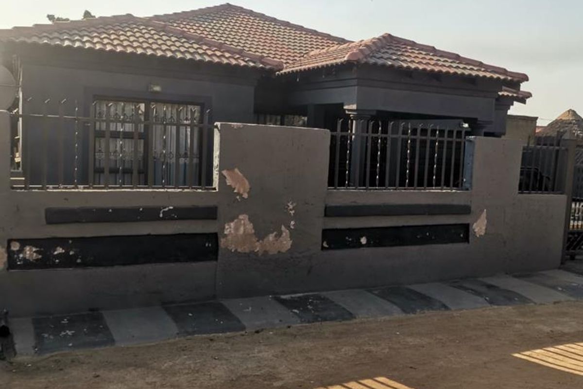 3 bedrooms house for sale in Soshanguve V - Photo 2