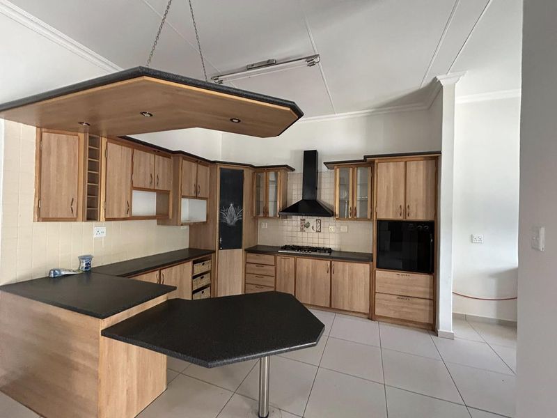 Spacious, private, and perfectly positioned in the heart of Kleine Kuppe - Photo 3