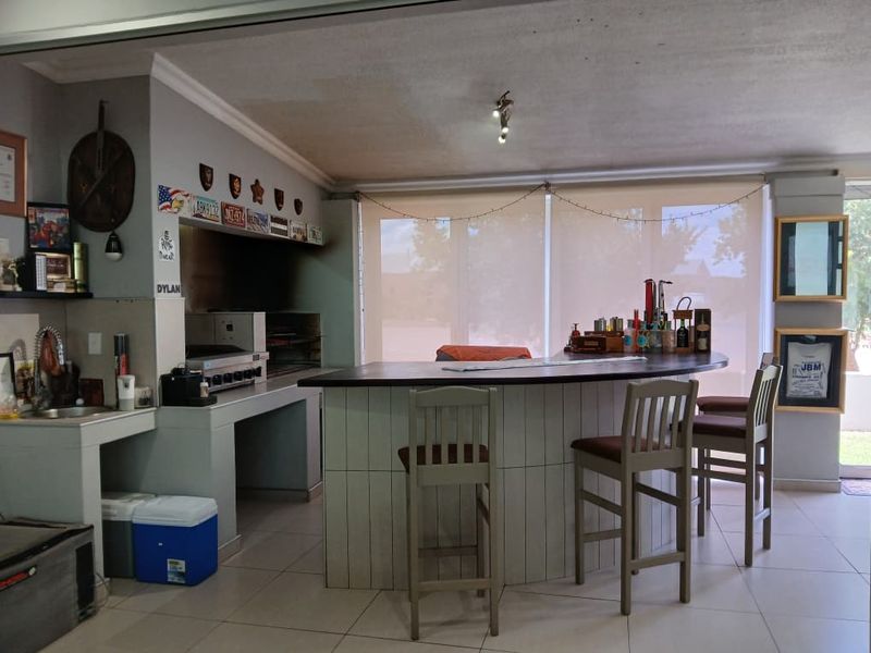 Freestanding home, for families seeking generous indoor & outdoor space. - Photo 9