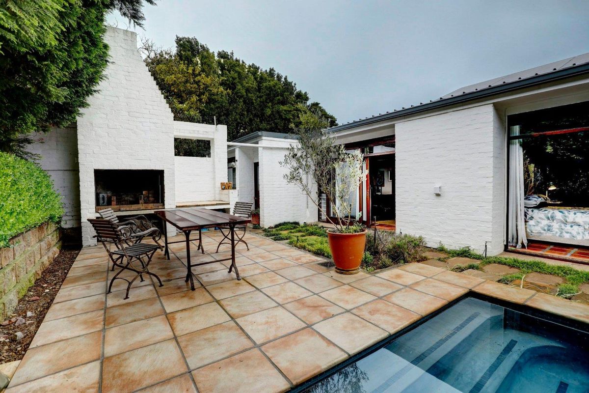 Surround yourself with character and style! - Photo 3