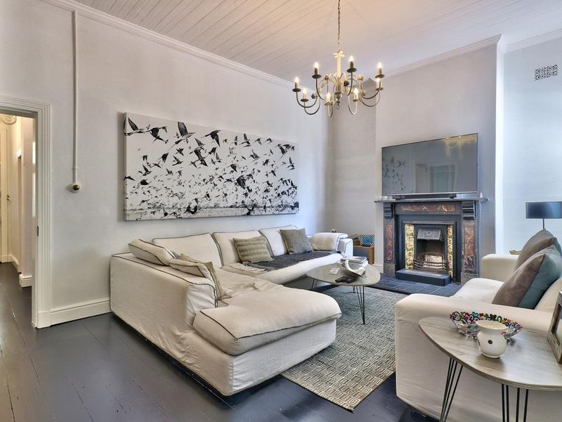 Premium Location Hofmeyr Street Victorian - Photo 10