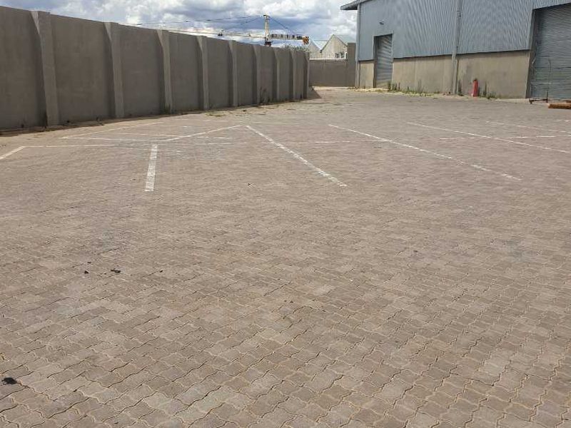 NEAT LINK FRIENDLY WAREHOUSE TO LET - Photo 6