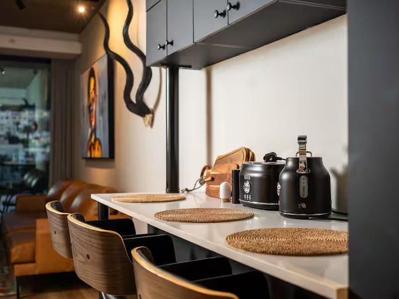 Stylish Apartment at Station House - Photo 10