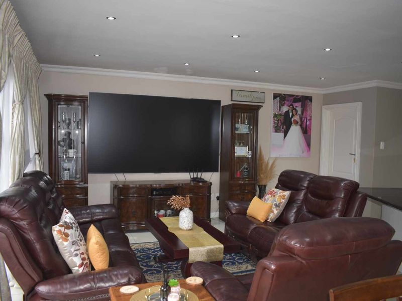 Exquisite upmarket Townhouse! - Photo 5