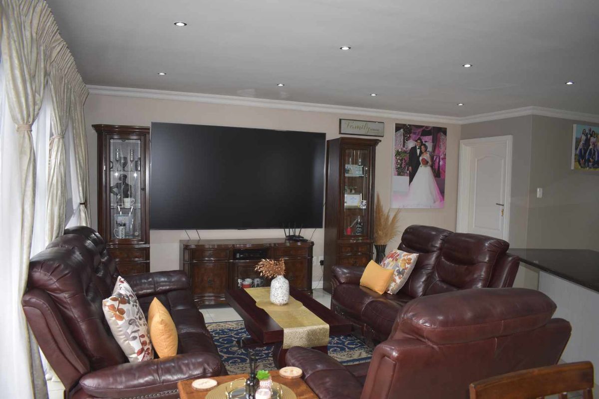 Exquisite upmarket Townhouse! - Photo 5