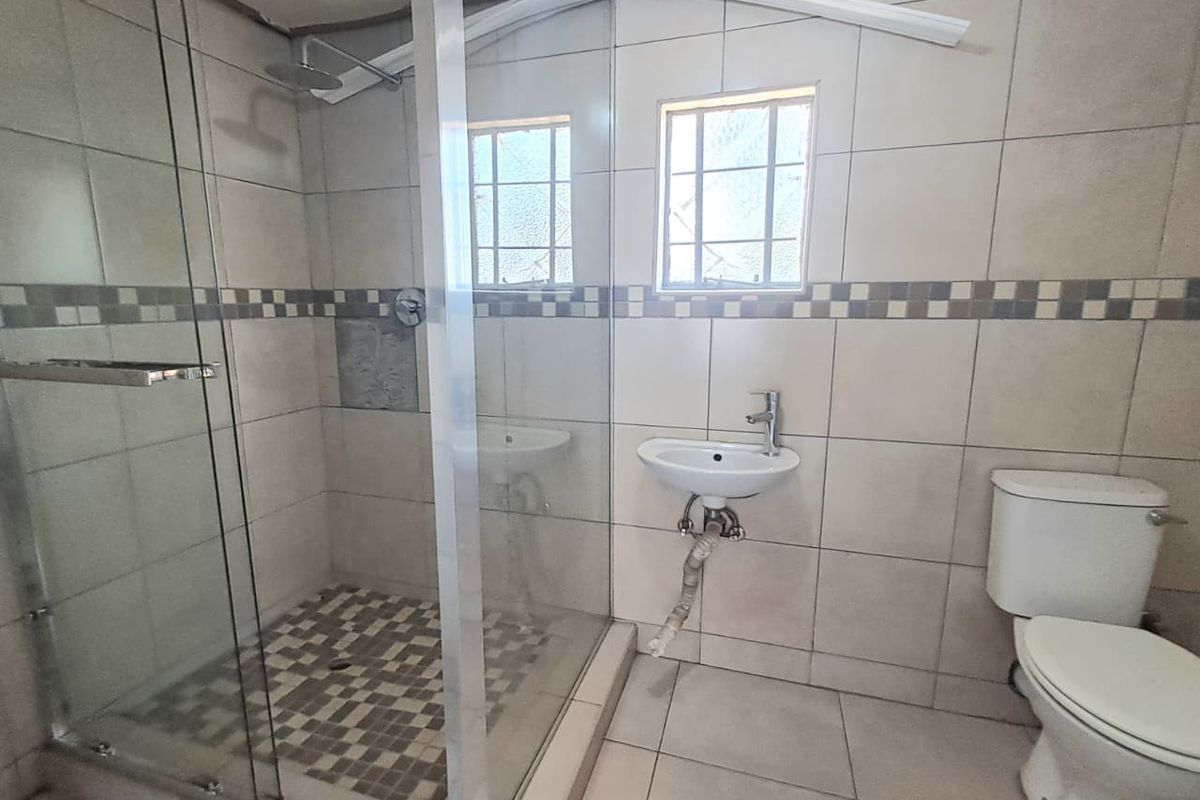 Newly Renovated 3-Bedroom Home with Flatlet & Entertainment Area - Photo 4