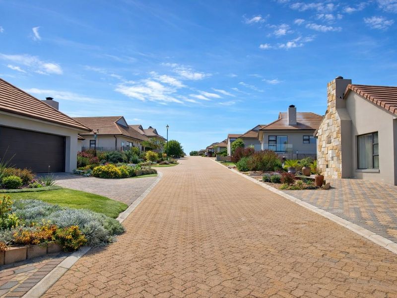 3 Bedroom House in Paradise Coast Retirement Village - Photo 2