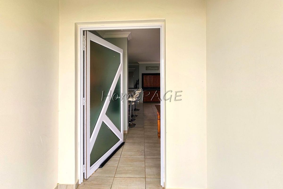 Ext 11, Henties Bay:  Stylish and modern house for sale in Sunbay - Photo 5