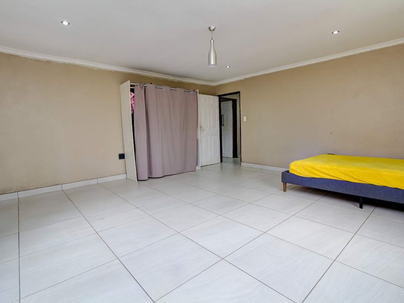 Bring Your Vision to Life in This Spacious 5 Bedroom Family Home - Photo 7