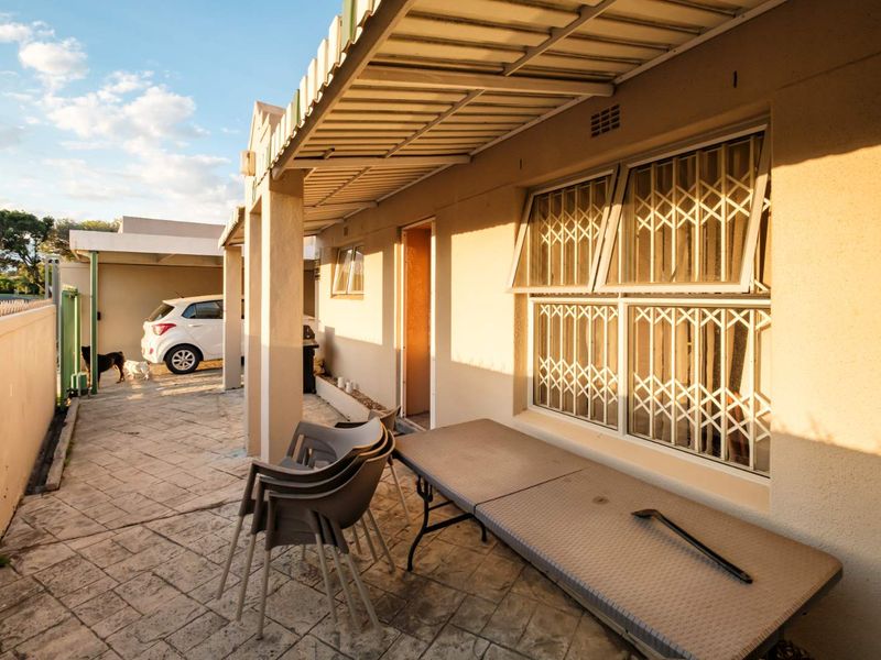 Lock And Go Starter Home! - Photo 4