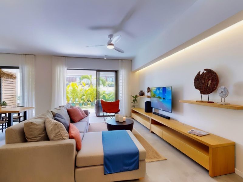 LES RÉSIDENCES DE MONT CHOISY — Live the island dream — where everyday luxury meets effortless living. - Photo 2