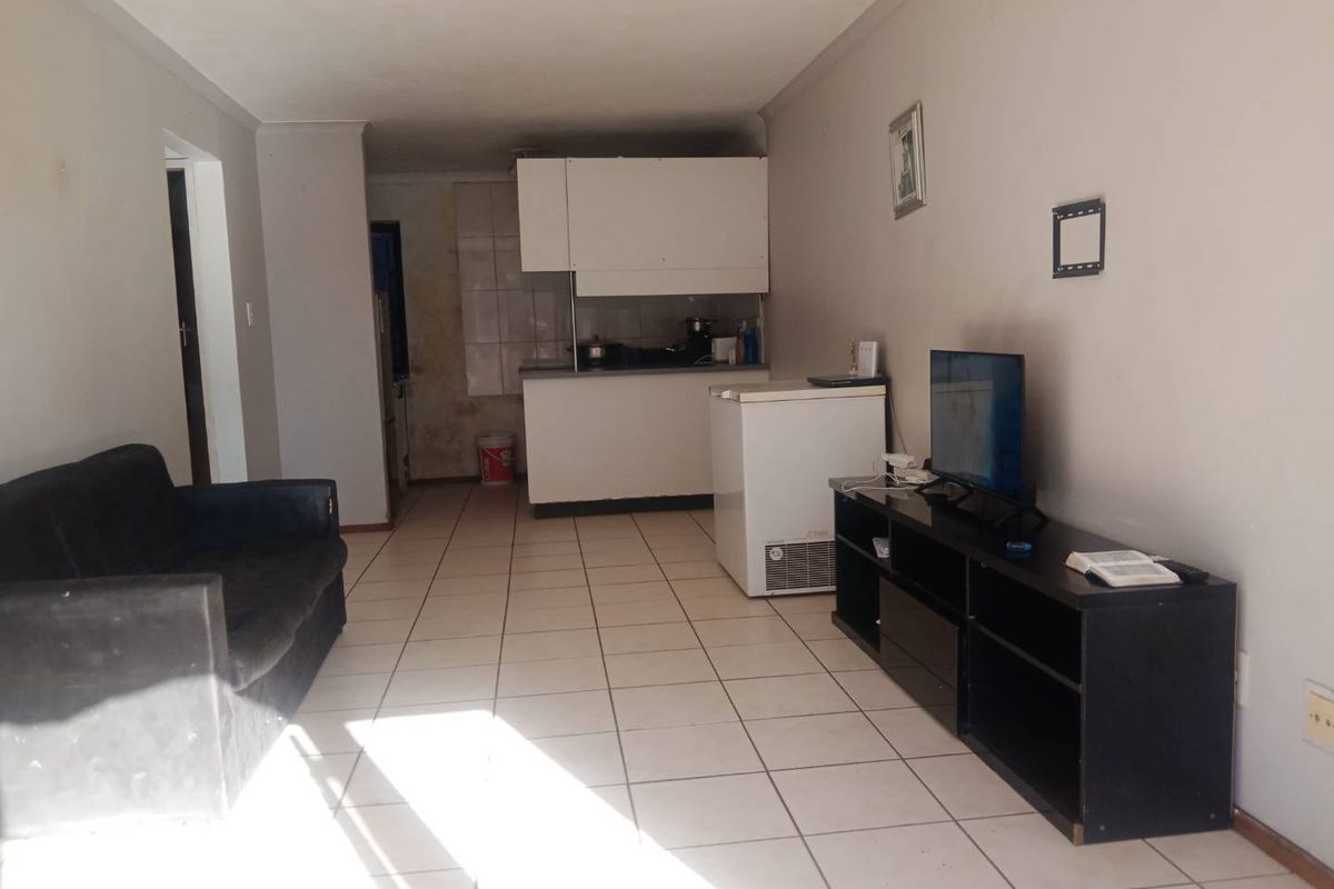 2 Bedroom In Morningside - Photo 2