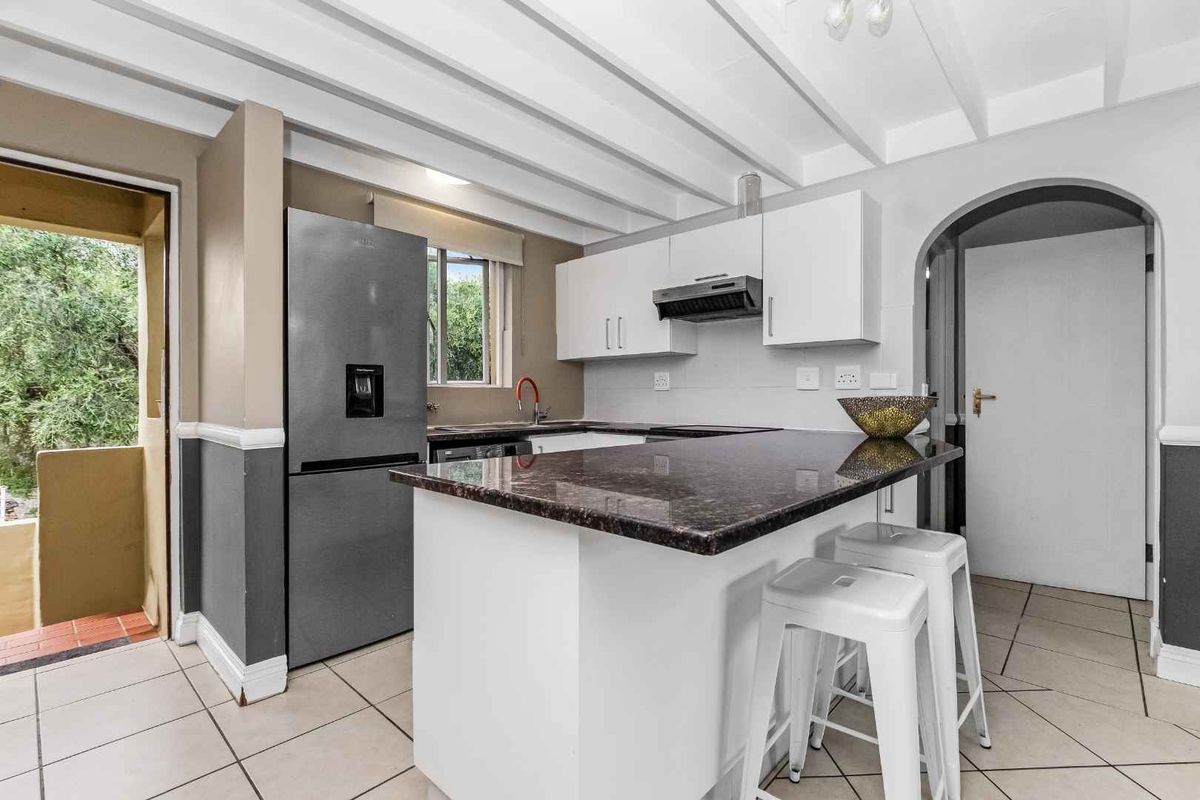 DELIGHTFUL 1 BED 1 BATH LOFT UNIT FOR SALE IN LONEHILL VILLAGE ESTATE - Photo 4