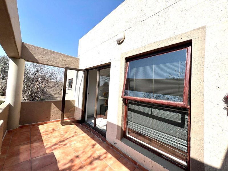 For Sale: Charming First-Floor Three-Bedroom Apartment - Photo 10