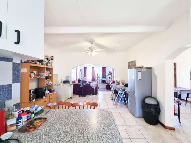 Charming Family Home in Sandbaai - Photo 5