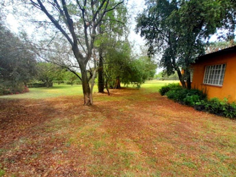 "An ideal residence is characterized by a generous expanse of land" - Photo 7