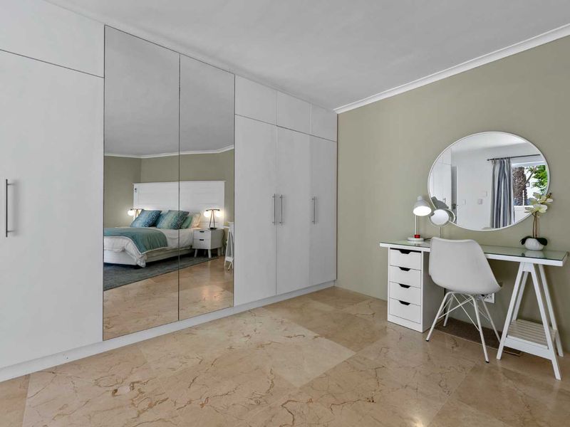 Comfortable Coastal Living in Camps Bay - Photo 9