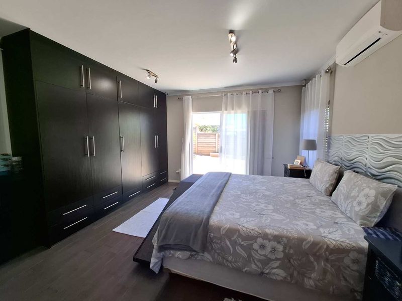 Modern home with heated indoor pool - Photo 3